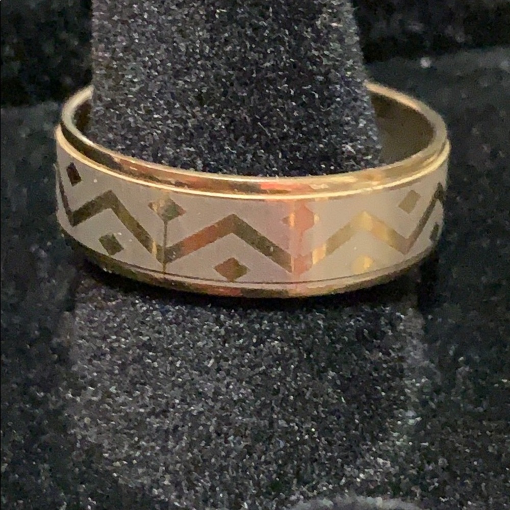 SALE!! 🎉3/$45🎉 Zig zag two tone ring size 11 NWT.